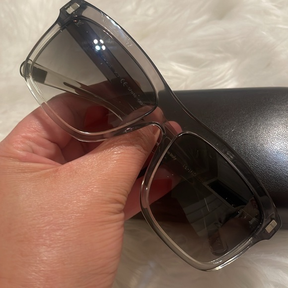 Louis Vuitton Sunglasses - Picture 9 of 10